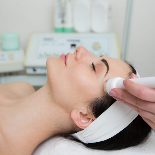 Beautiful,Woman,Getting,Ultrasound,Skin,Cleaning,And,Face,Treatment,At